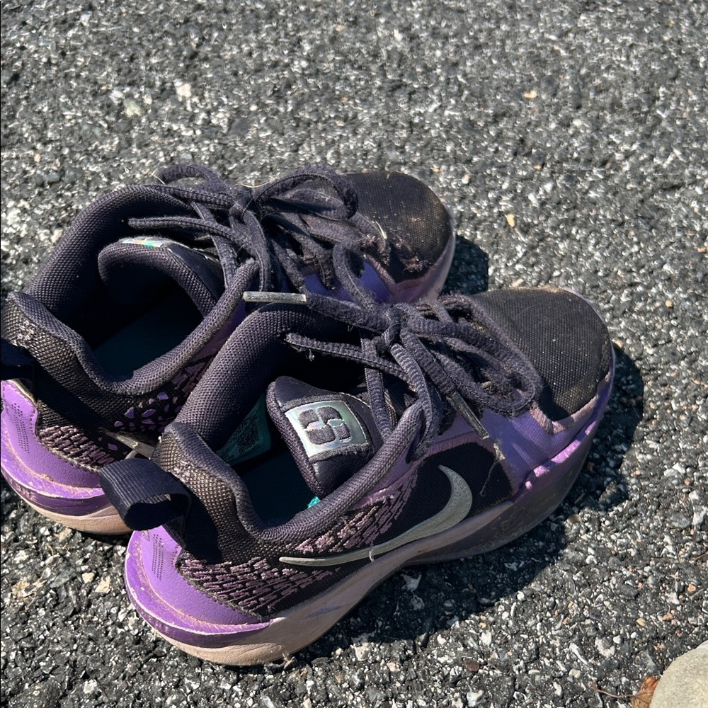 Girls size 1.5 Nike Black and Purple Kids Athletic Shoes
